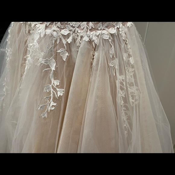 Formal Dress only worn 30 minutes. - Picture 3 of 4